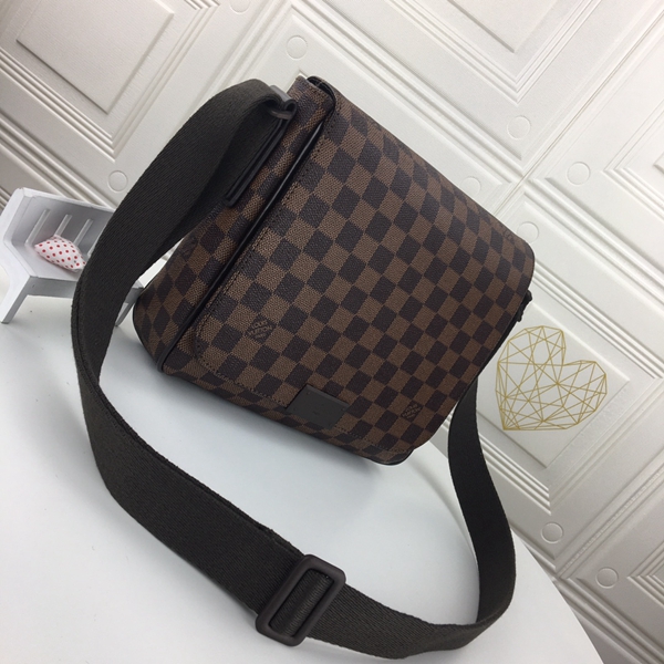 ルイヴィトンバッグ背面デザイン